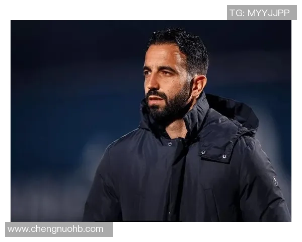 阿莫林进攻乏力时减少前锋战术引发疑问